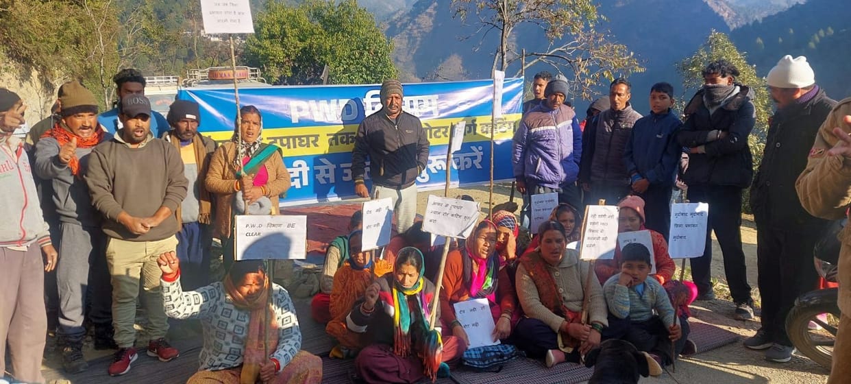 Villagers jammed Pithoragarh-Thal road