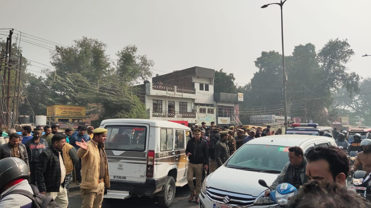 Vehicle running in Governor Anandiben convoy suddenly overturned, no casualties
