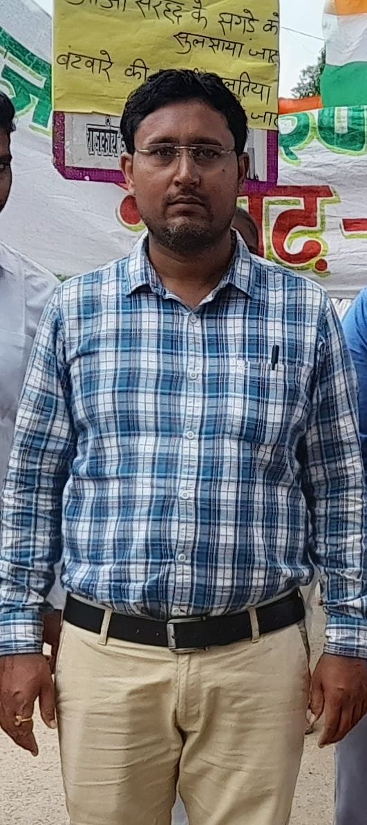 Bike riding teacher dies after being hit by tractor trolley