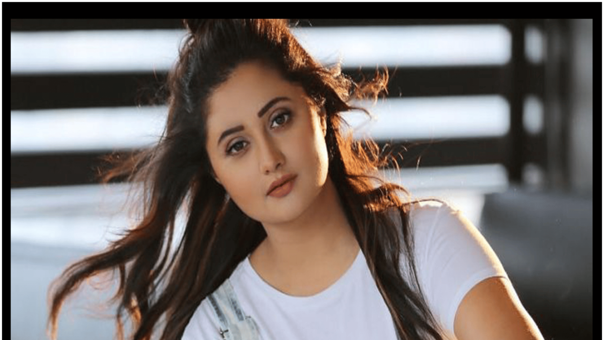 Rashmi Desai support Shahrukh Khan and Deepika Padukone film Pathaan Besharam rang song