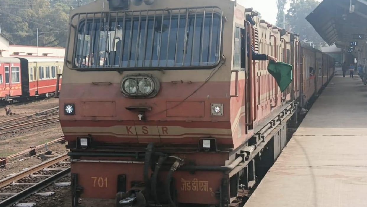 Holiday special train started between Kalka-Shimla, arrived packed on the very first day
