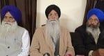 एसजीपीसी अध्यक्ष हरजिंदर सिंह धामी। (मध्य में)