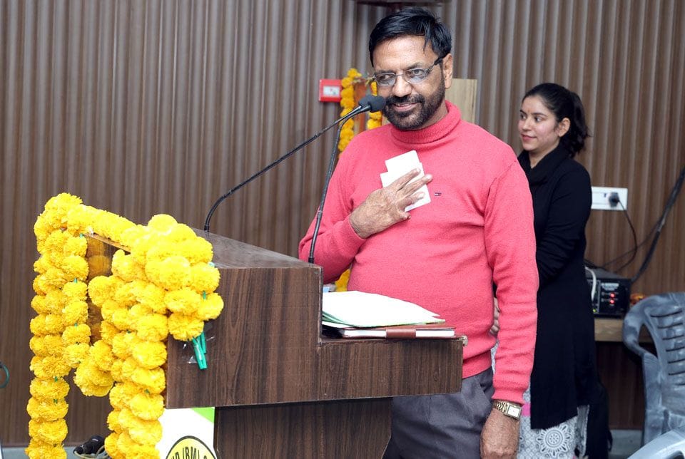 Dabwali fire incident: Acharya Ramesh Sachdeva told the struggle of life, said- Everyone was surprised to see my half-burnt hands, now I am able to do everything