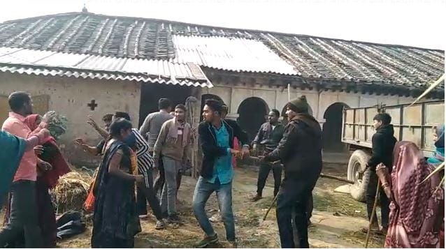 father and son injured due to Two parties Fight over drinking water from government handpump in azamgarh