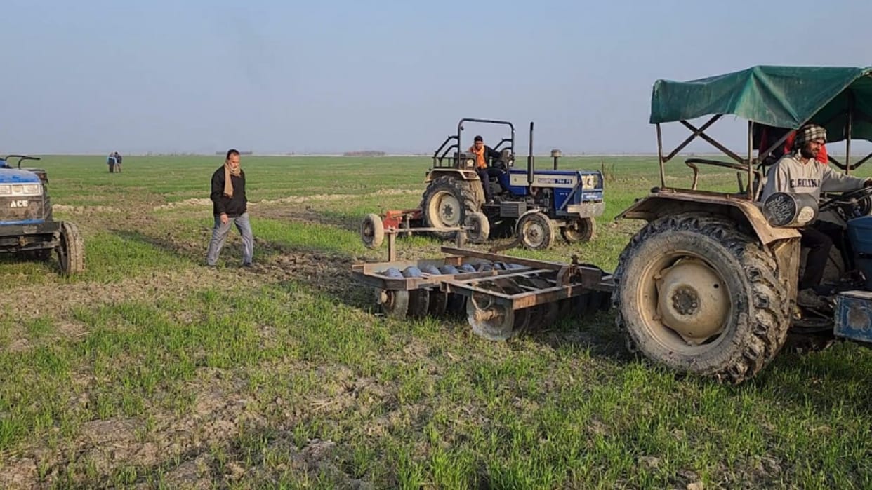 The officials freed one thousand bighas of land encroachment in Ravli Ganga Khadar in Bijnor