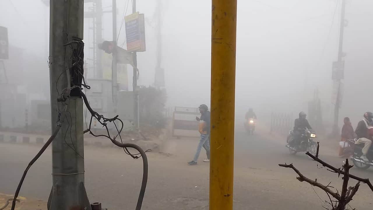Weather Update of four days: Snow-frozen Ladakh-Srinagar, fog wreaks havoc in North India