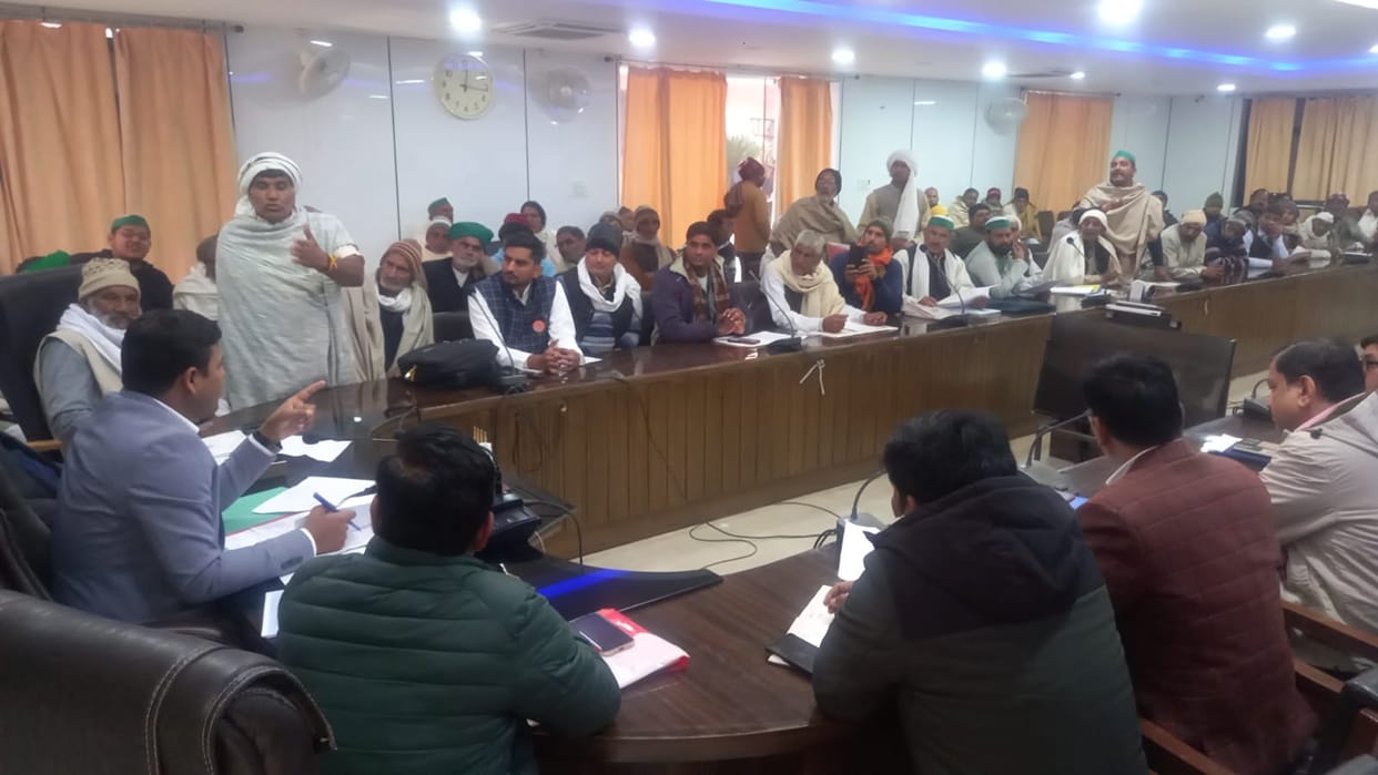 Baghpat: Farmers organization workers clashed in meeting, fierce commotion