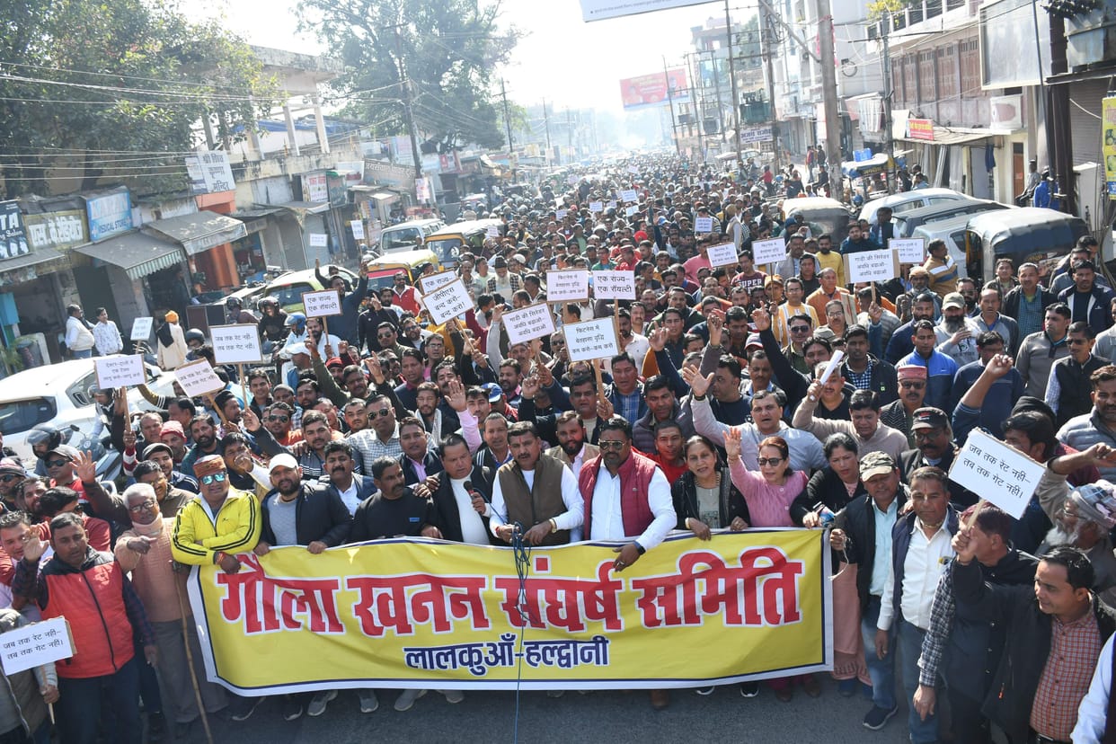Vehicle owner roared for demand of one state one royalty