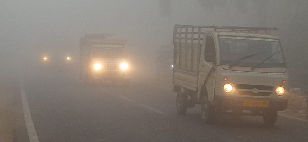 Brake on the speed of vehicles due to fog, the journey became difficult