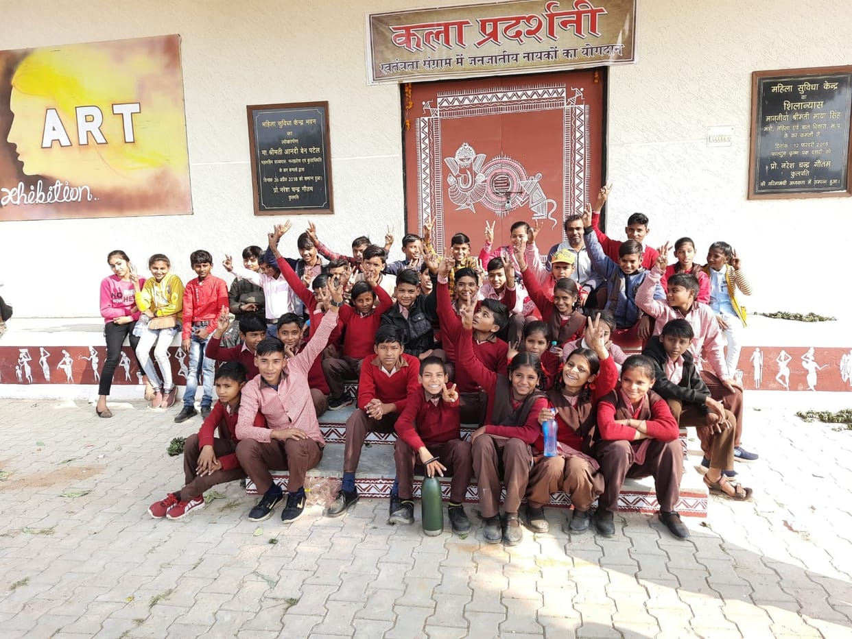 Banda: 50 children took an educational trip to Chitrakoot
