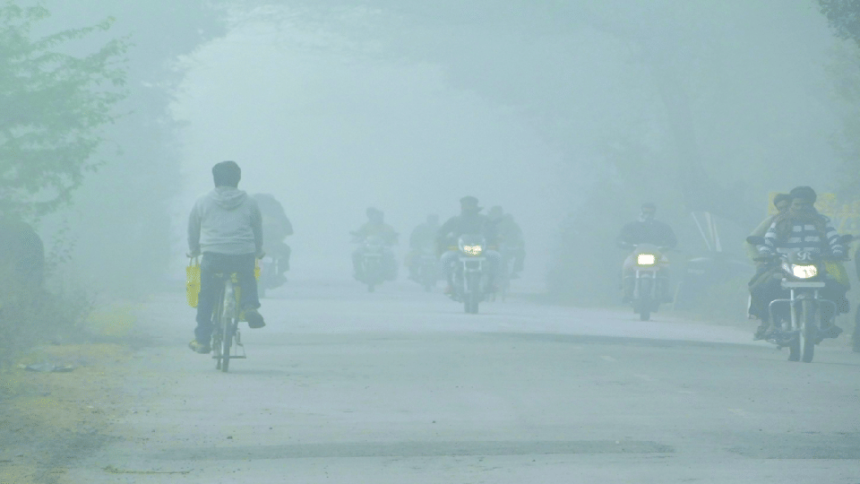 Dense fog and temperature dropped in Mainpuri