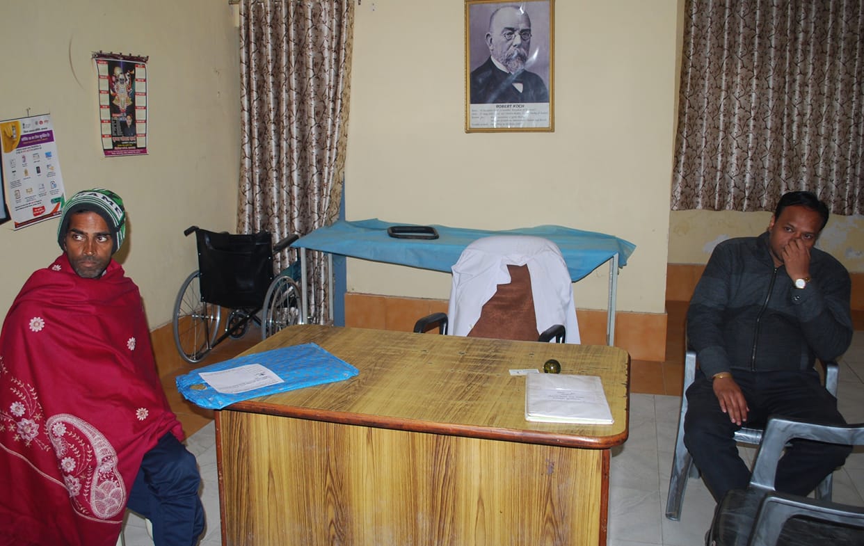 Hathras: Doctors did not come to TB hospital till 11 am, patients kept waiting
