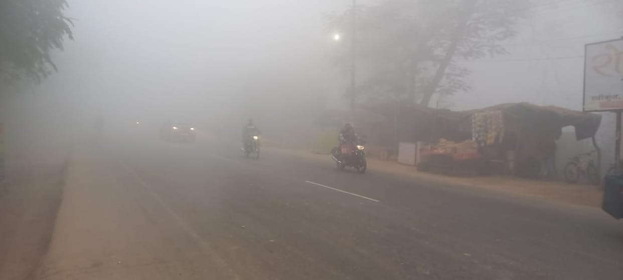 Hathras: Everything disappeared in the mist of fog, vehicles kept crawling