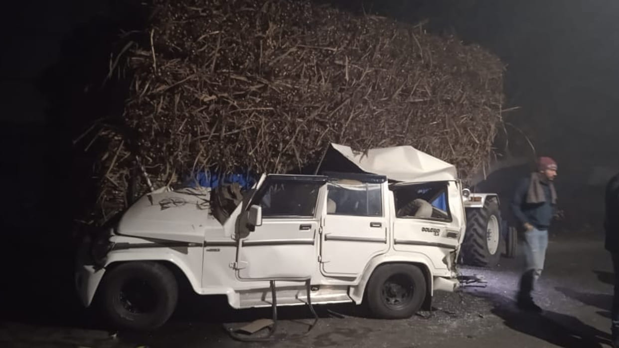 Bullero collides with sugarcane trolley due to fog on GT Road in Khanna