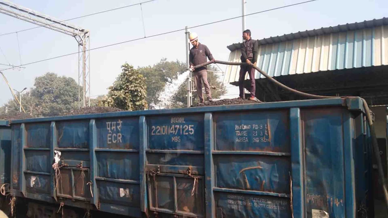 Hardoi: Smoke rises in goods train at railway station