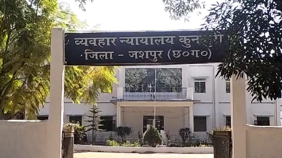 Chhattisgarh Hindi News Rape accused absconded from court