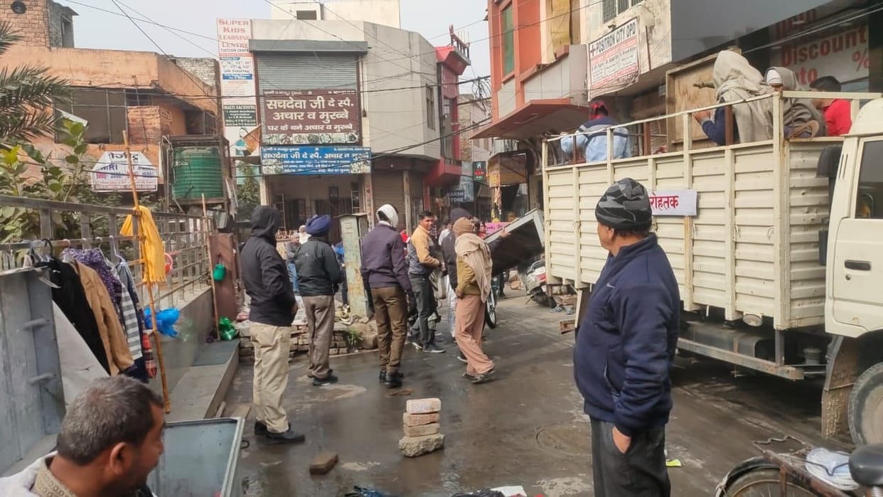 Municipal Corporation launched a campaign against encroachment, seized goods