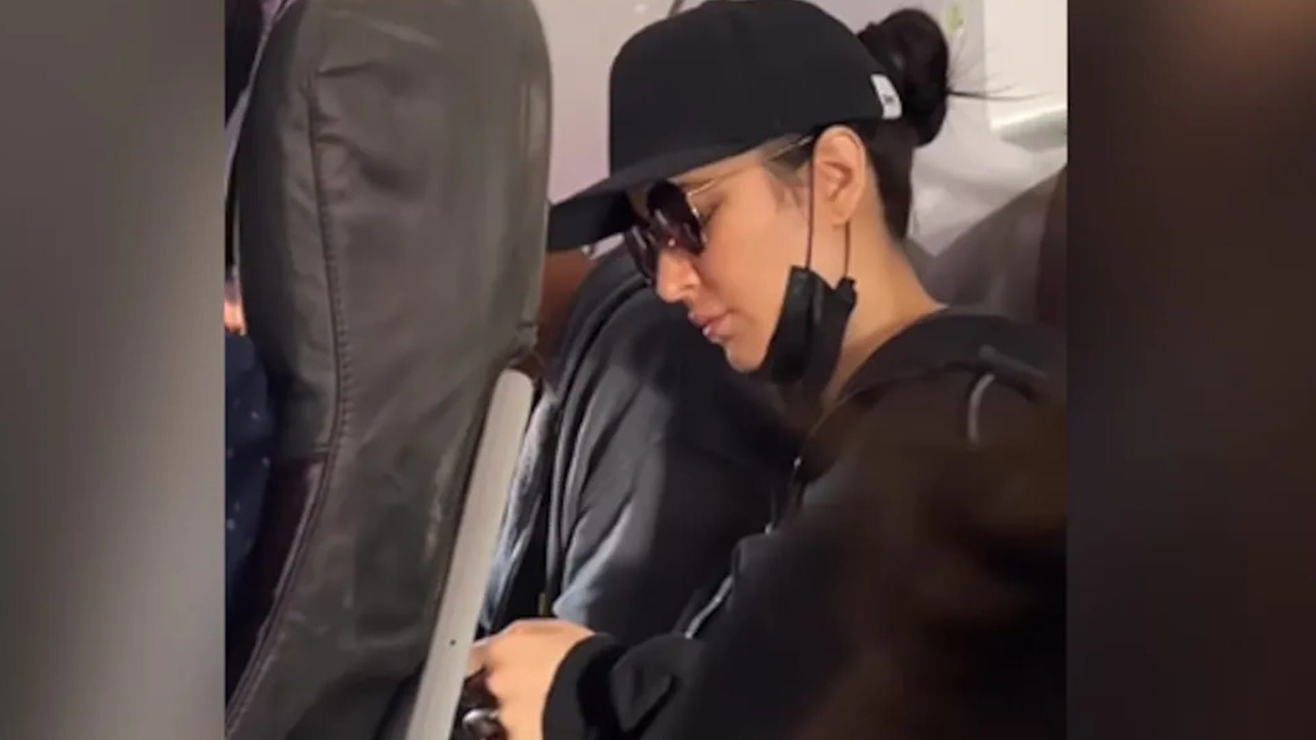 Bollywood Celebs travelled in airplane economy class deepika padukone kartik aaryan aamir khan katrina vicky