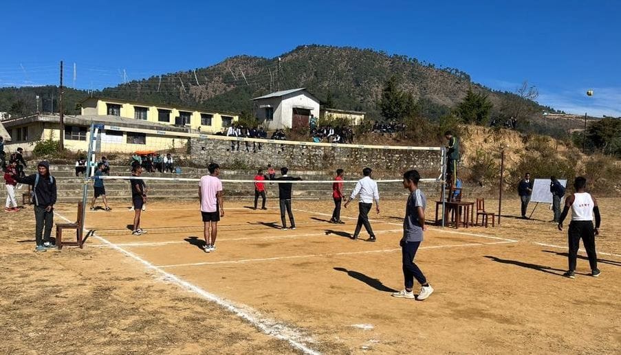 Polytechnic team defeated Premnagar in volleyball