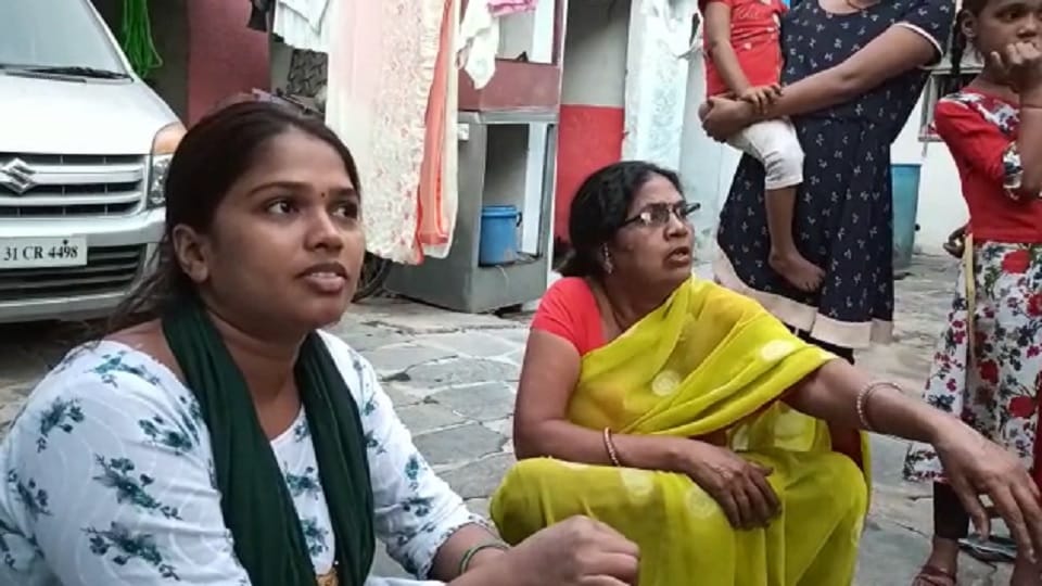 Woman cheated in the name of polishing gold and silver jewelry
