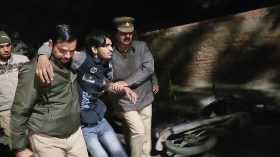miscreant arrested in encounter who molested and robbed a woman in mathura