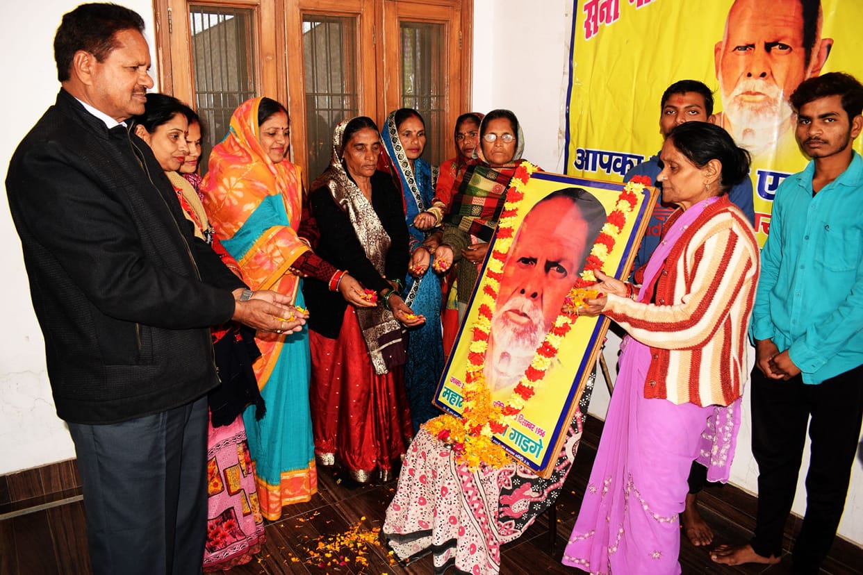 Homage paid to Sant Gadge on his death anniversary