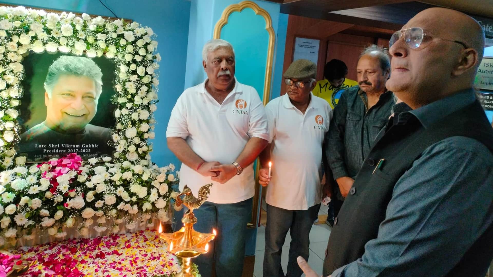Vikram Gokhale Prayer Meet Shabana Azmi Johnny Lever Dalip Tahil Amit Behl and others pays tribute to actor