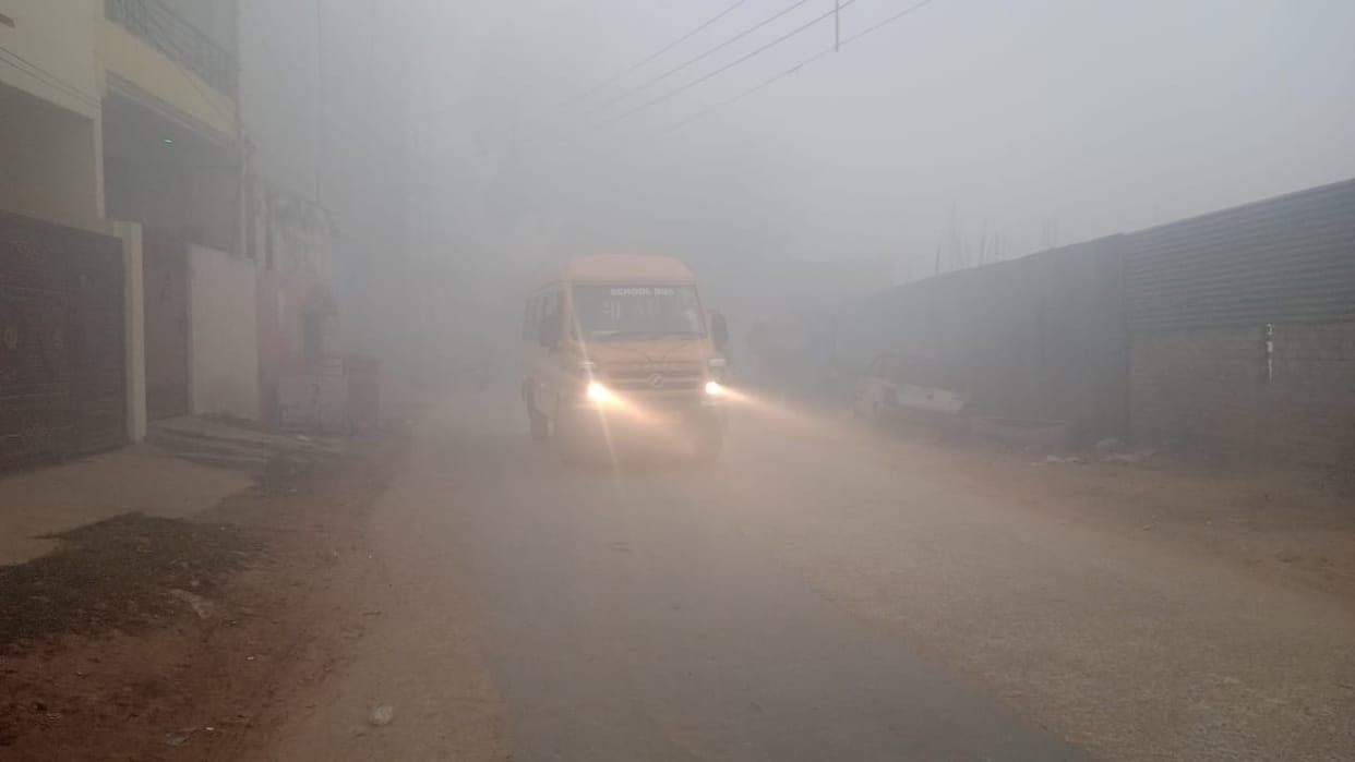 Weather Update varanasi wrapped in sheet of fog amidstmelting cold know Mausam of purvanchal