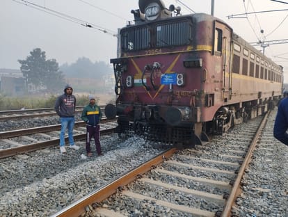 Engine and wagon of goods train derailed in sonbhadra major accident averted
