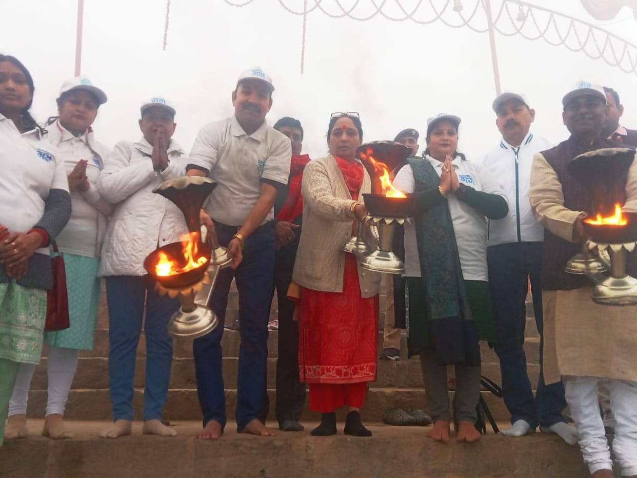 Uttarakhand assembly first woman speaker rita khanduri do maa Ganga aarti at Assi Ghat varanasi