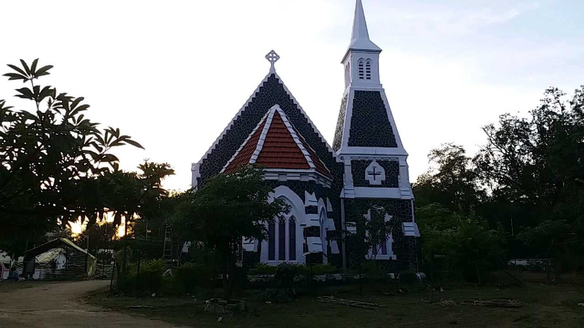 Christmas 2022 The history of St. Luke's Church is more than 135 years old people are stunned to see texture