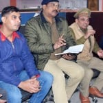 बैठक में मौजूद पुलिस अधिकारी