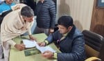 हिसार- अर्बन एस्टेट स्थित आवास पर लोगों की समस्याएं सुनते डिप्टी स्पीकर दुष्यंत चौटाला
