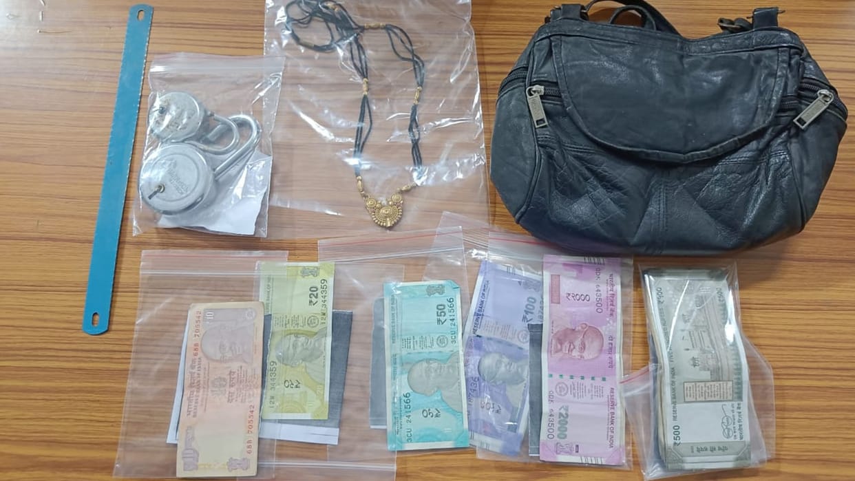 a minor carried out the theft of lakhs arrested along with cash and jewelry In Sehore