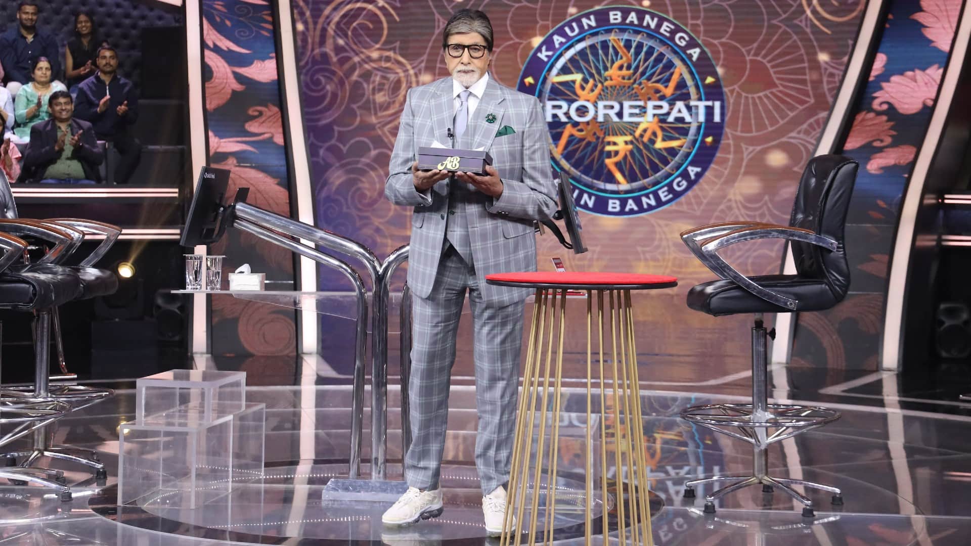 KBC 14 finale week shark tank india ready to invest 100 crore Amitabh Bachchan venture Of Tissue papers