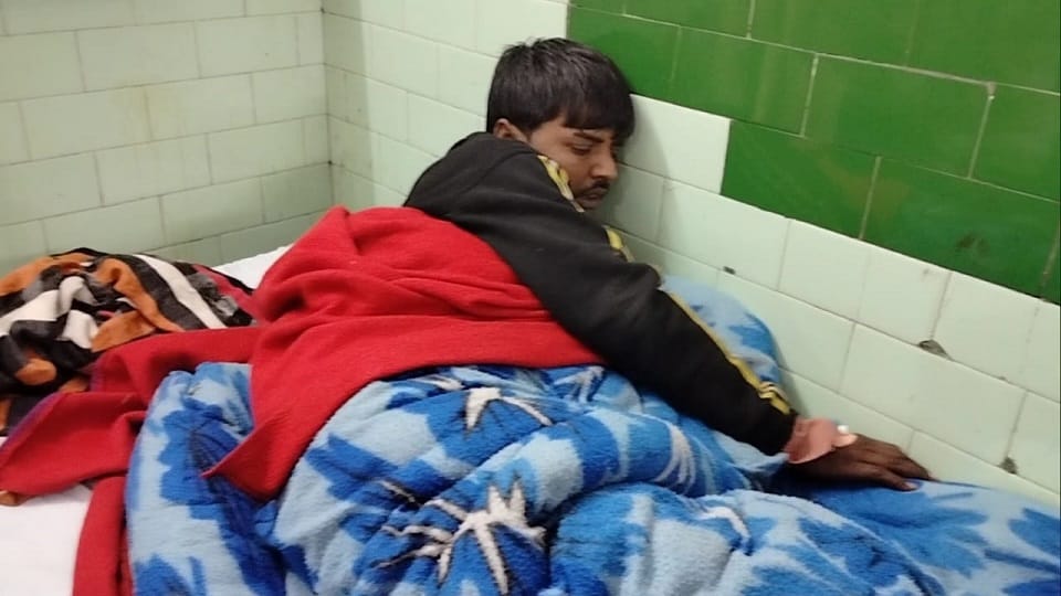 Bareilly News Man thrown out by constable and helper for smoking cigarette in bus