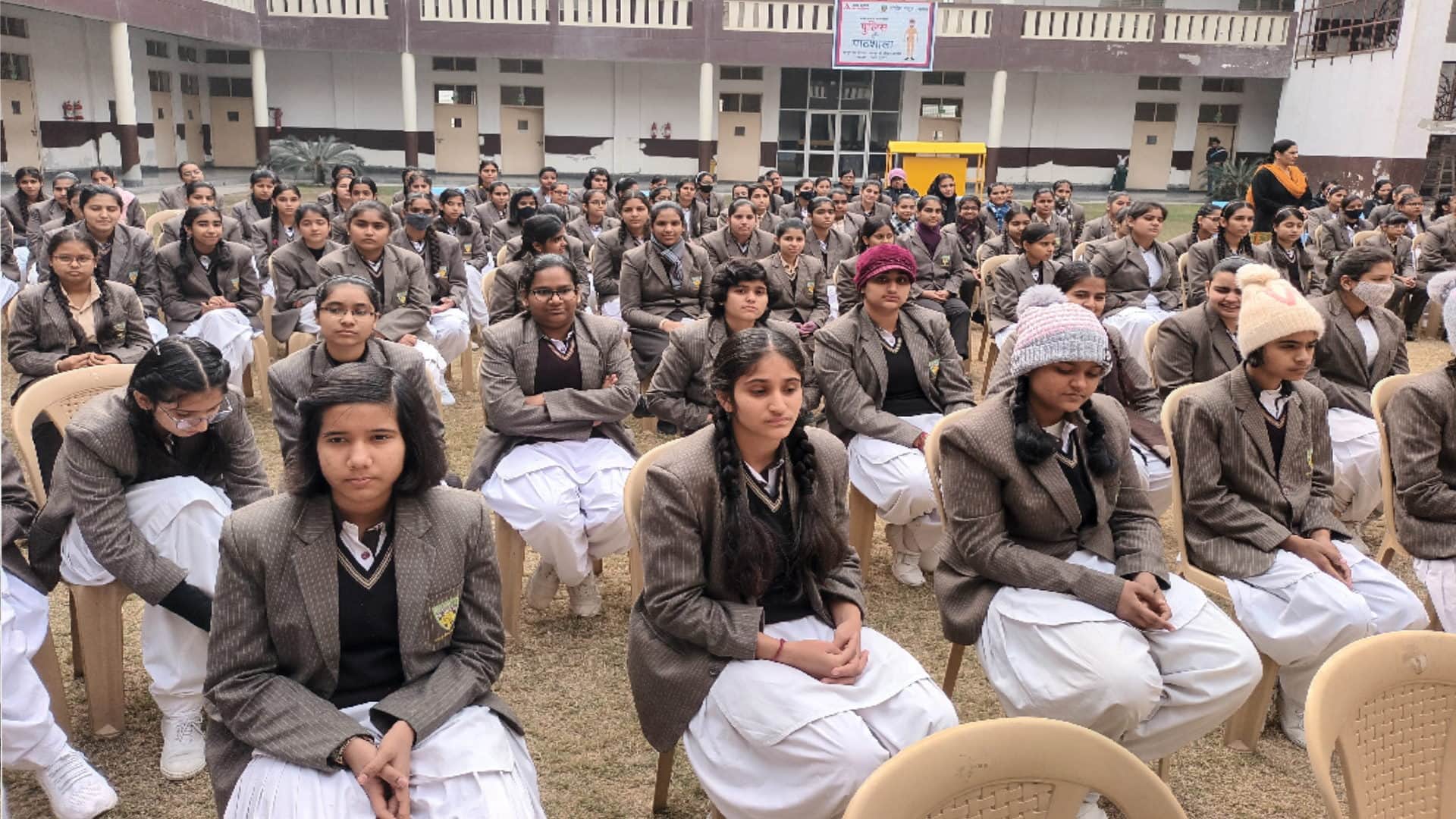 Amar Ujala Police ki Pathshala: SP Neeraj Kumar Jadaun answered every question of the students