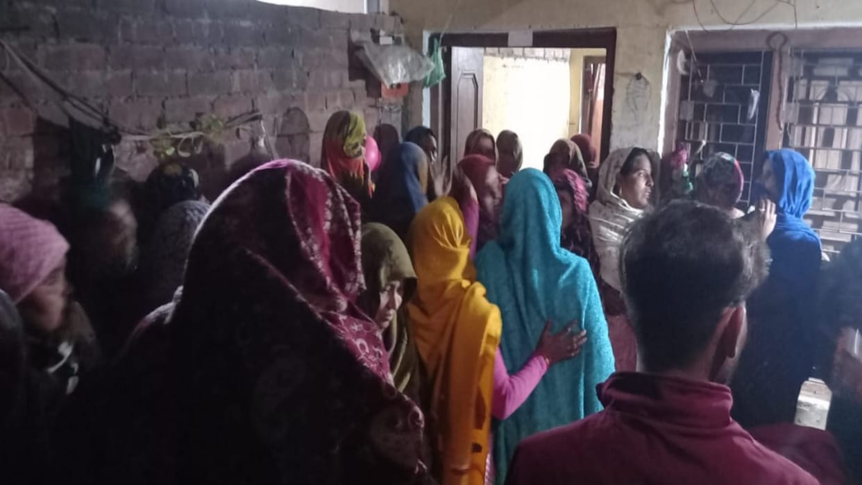 Baghpat: Girl dies after falling from terrace after being attacked by monkeys in a Village