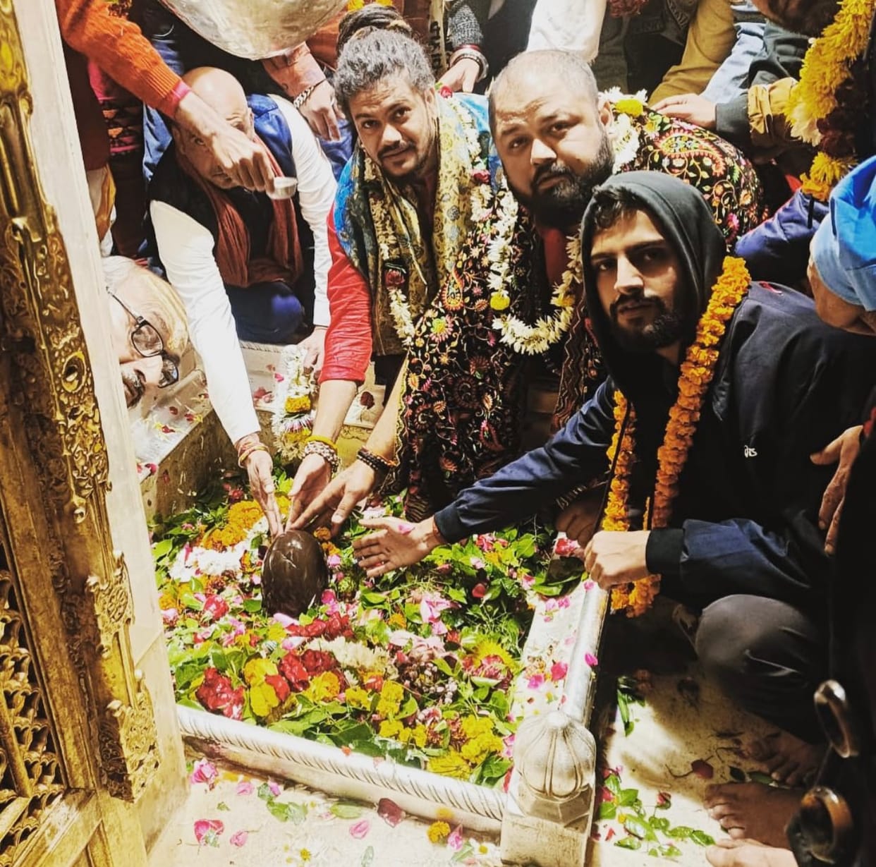 Varanasi: Hansraj Raghuvanshi and world champion Gaurav Sharma reach Baba's court, worship before shooting new