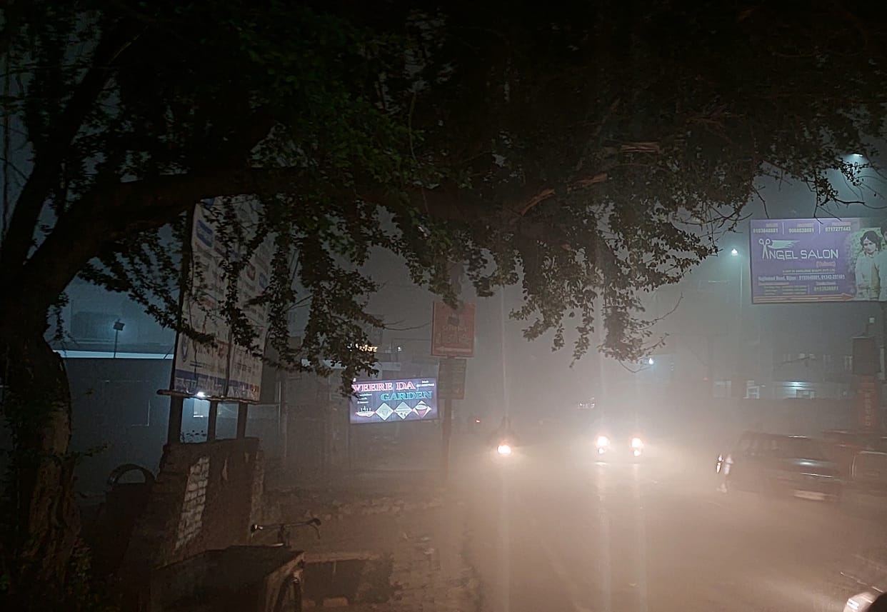 The fog remained till noon, the speed of vehicles stopped