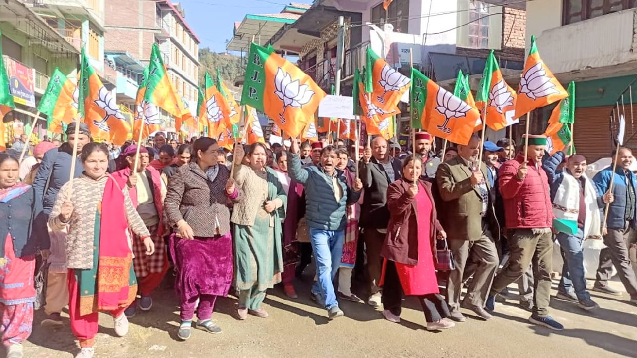 BJP protested across the state against the closure of institutions and offices