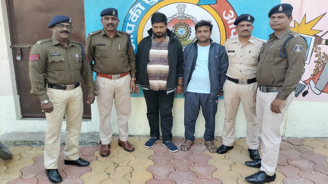 arrested for cheating on pretext of investing in stock market