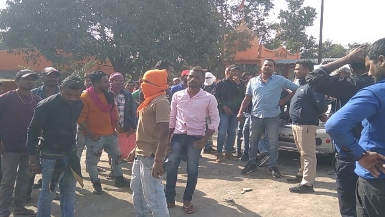 land oustees uproar over hiring laborers from outside in korba SECL