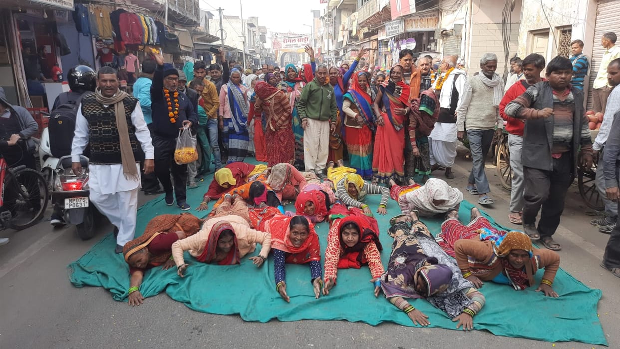Rajasthan Worried for 40 years women performed Dandavat Parikrama in Bharatpur