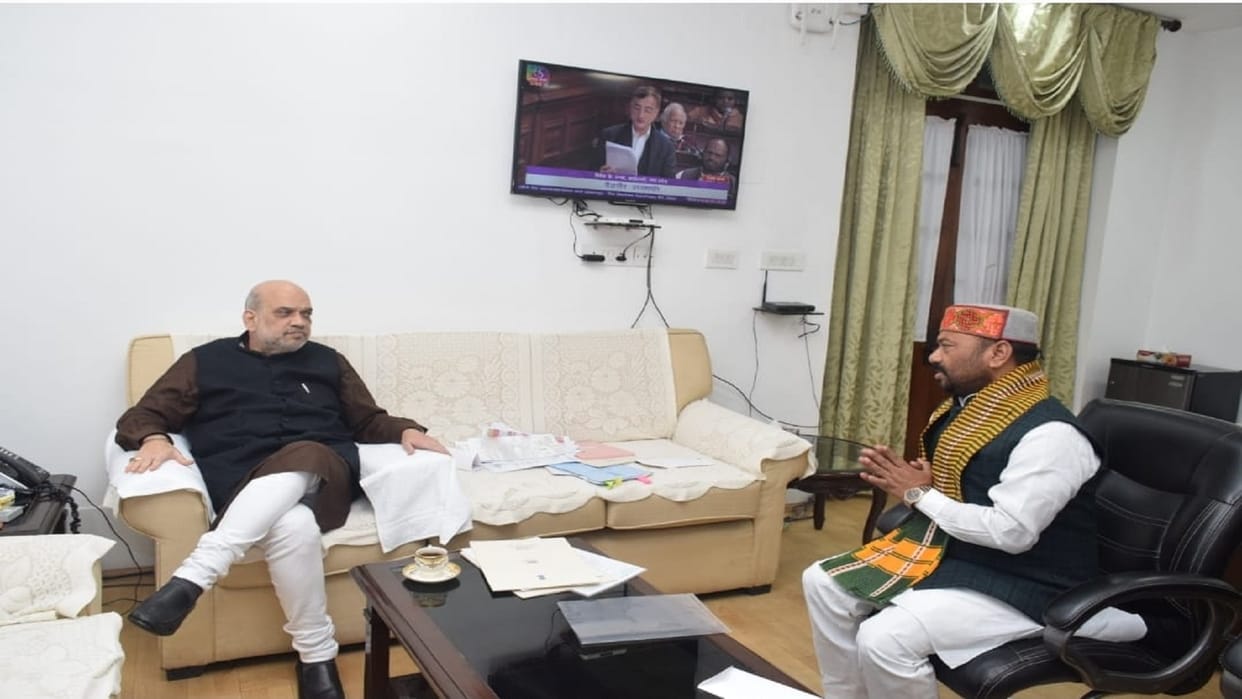 violence in Allahabad University reached Amit Shah MLC Surendra Chaudhary met
