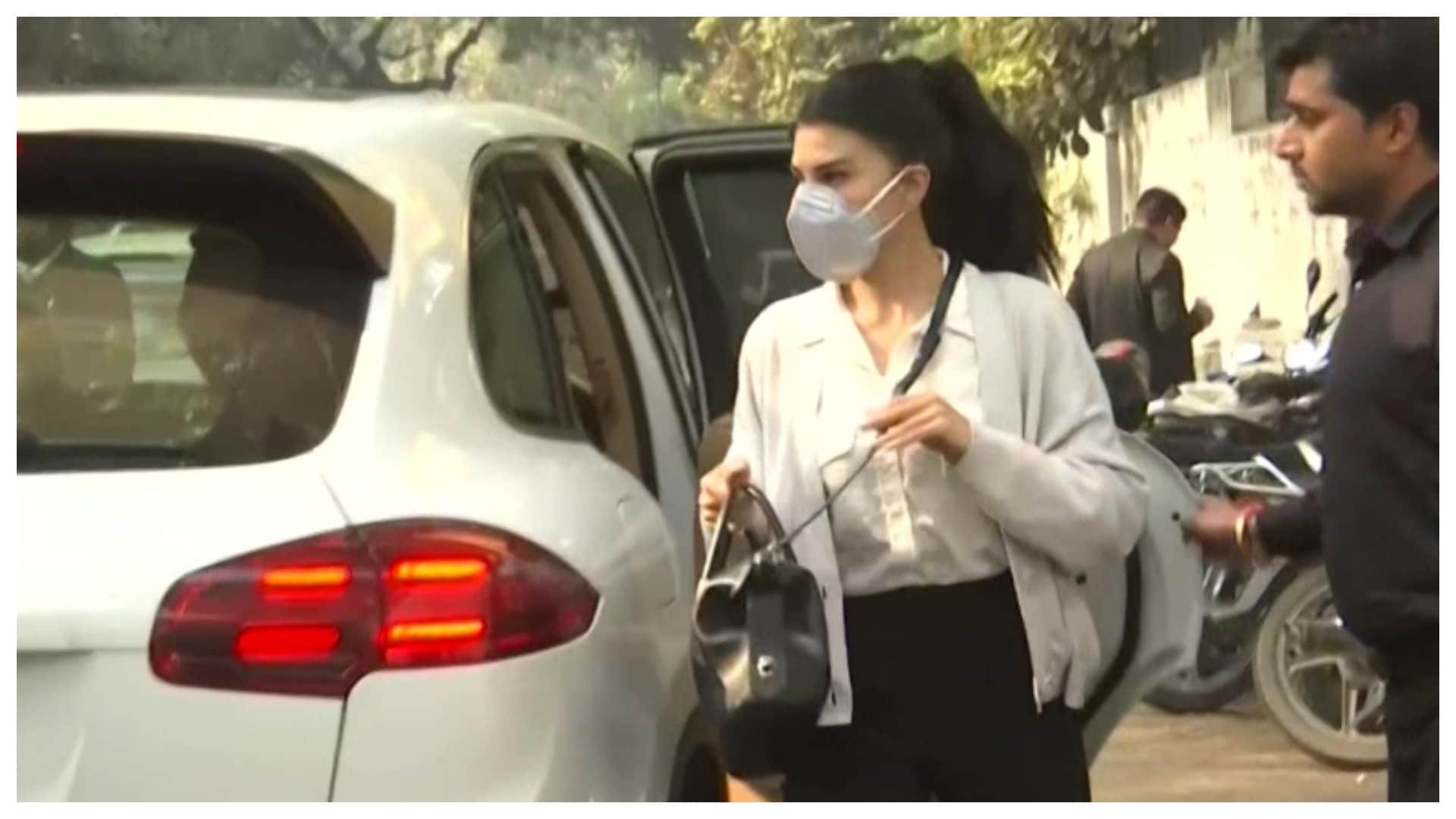 jacqueline fernandez arrived at patiala house court in sukesh chandrashekhar 200 crore money laundering case