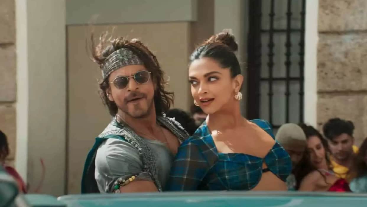 Pathaan: Shahrukh Khan film fans in Germany dance on Jhoome Jo Pathaan actor reacts on viral video