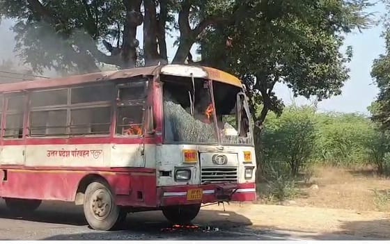 Fire broke out in a moving roadways bus in Mahoba, traffic was affected for an hour