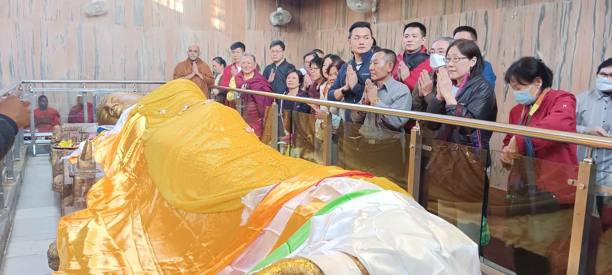 Group of tourists from Singapore University worshiped Lord Buddha