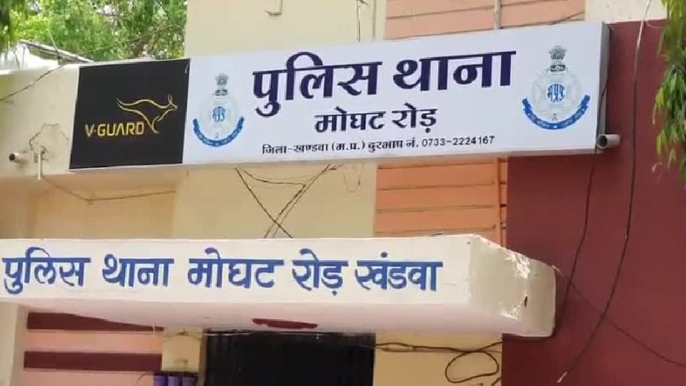 MP News: Put a sword on the neck of an eight-year-old child, wanted to rape him